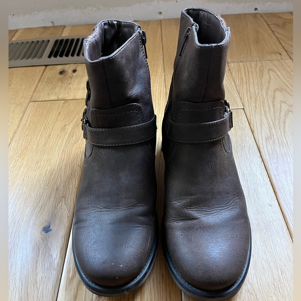 Great Northwest Ankle Boots, size 9